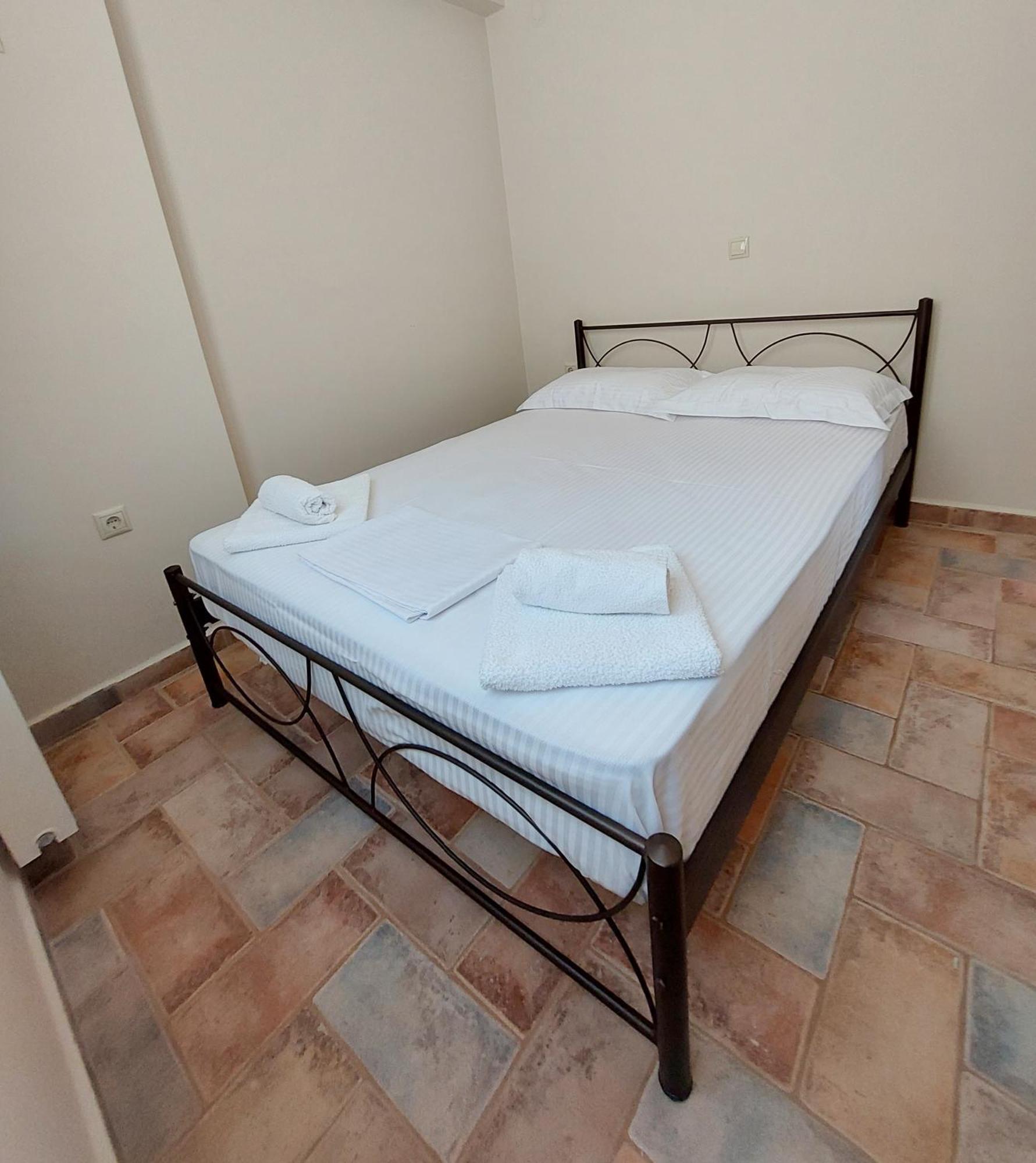 Golden Sunrise Apartman Gíthio Szoba fotó